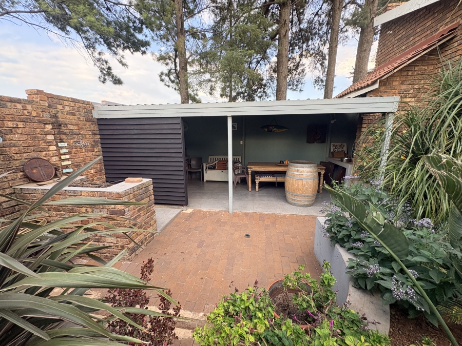 3 Bedroom Property for Sale in Larrendale Gauteng