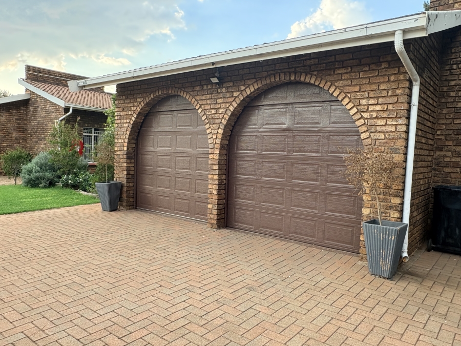 3 Bedroom Property for Sale in Larrendale Gauteng