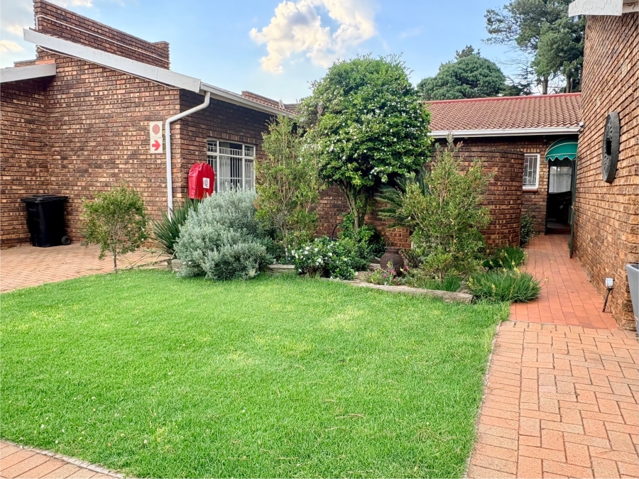3 Bedroom Property for Sale in Larrendale Gauteng