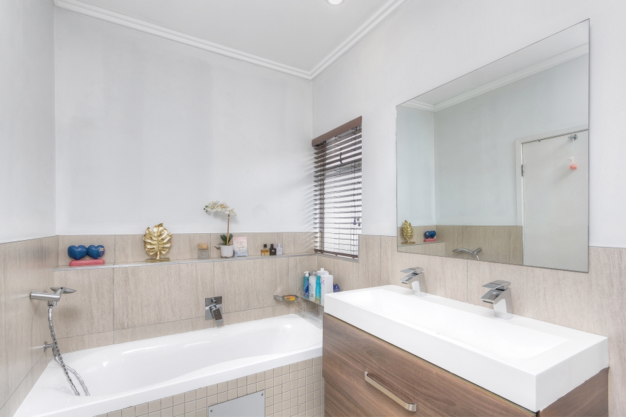 2 Bedroom Property for Sale in Morningside Gauteng