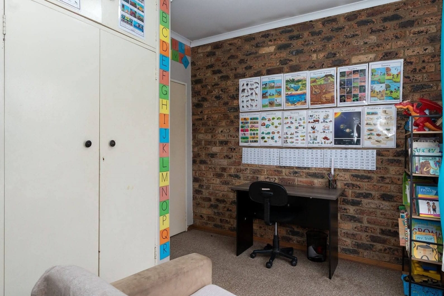 6 Bedroom Property for Sale in Edleen Gauteng