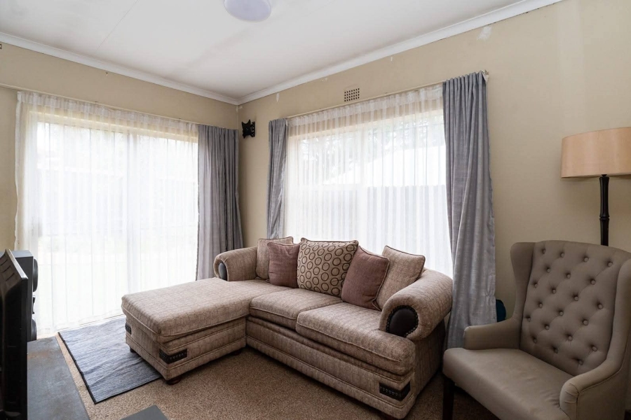 6 Bedroom Property for Sale in Edleen Gauteng