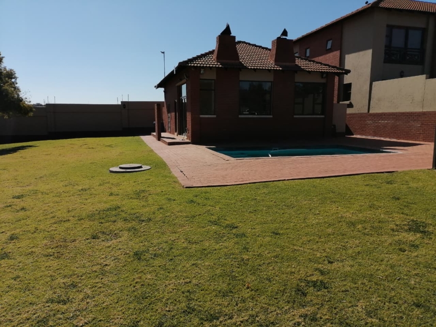 2 Bedroom Property for Sale in Pretorius Park Gauteng