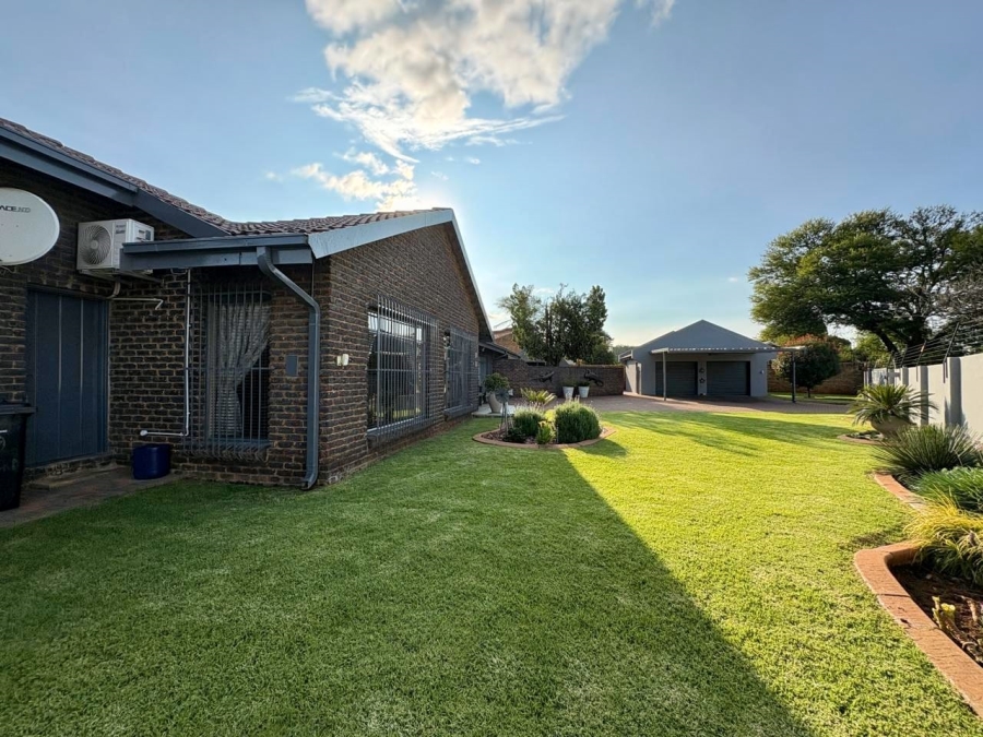 3 Bedroom Property for Sale in Strubenvale Gauteng