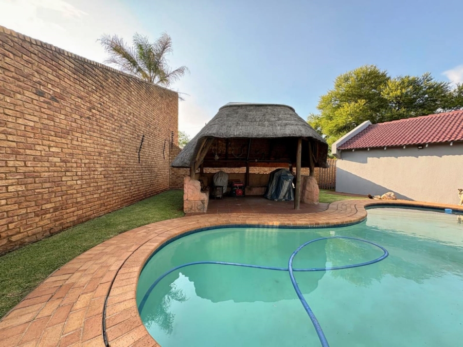 3 Bedroom Property for Sale in Strubenvale Gauteng