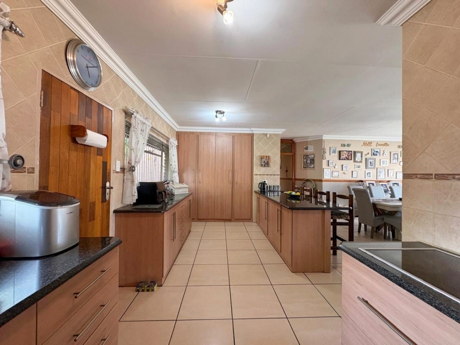 3 Bedroom Property for Sale in Strubenvale Gauteng