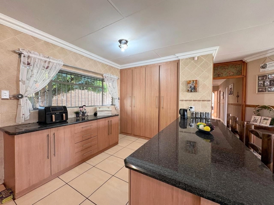 3 Bedroom Property for Sale in Strubenvale Gauteng