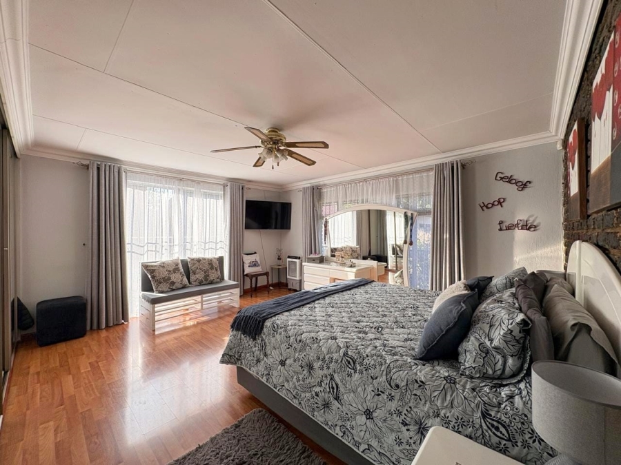 3 Bedroom Property for Sale in Strubenvale Gauteng