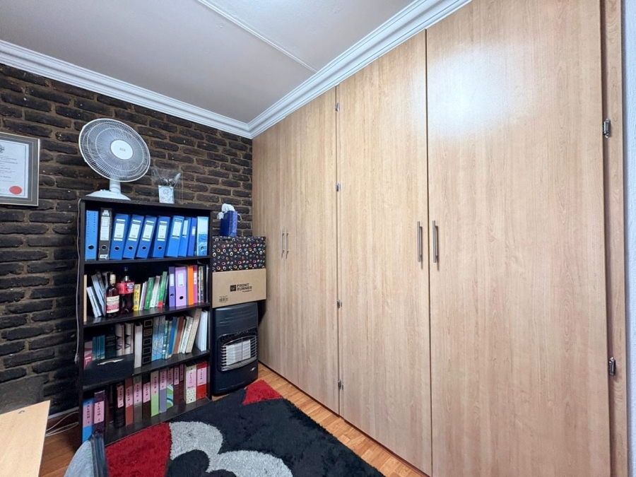 3 Bedroom Property for Sale in Strubenvale Gauteng