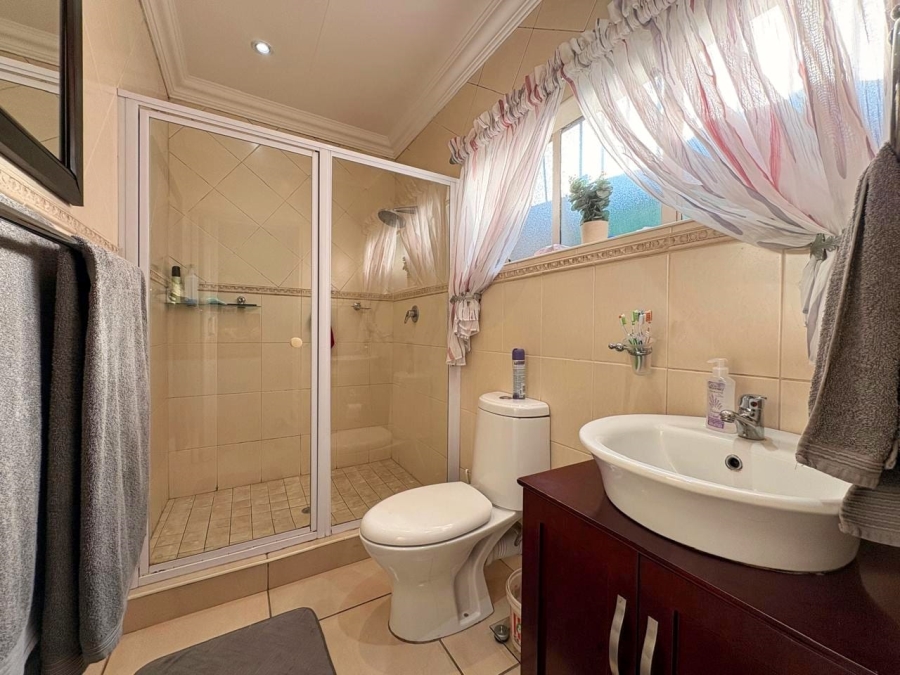 3 Bedroom Property for Sale in Strubenvale Gauteng