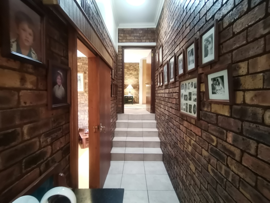 3 Bedroom Property for Sale in Mulbarton Gauteng