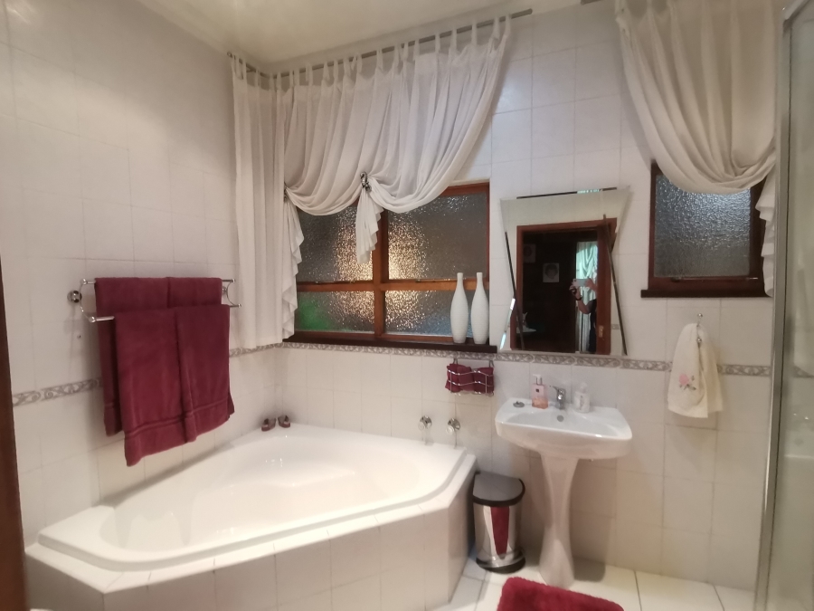 3 Bedroom Property for Sale in Mulbarton Gauteng
