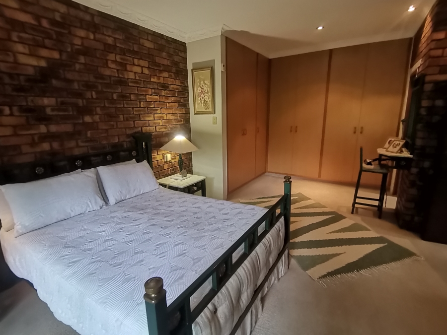 3 Bedroom Property for Sale in Mulbarton Gauteng