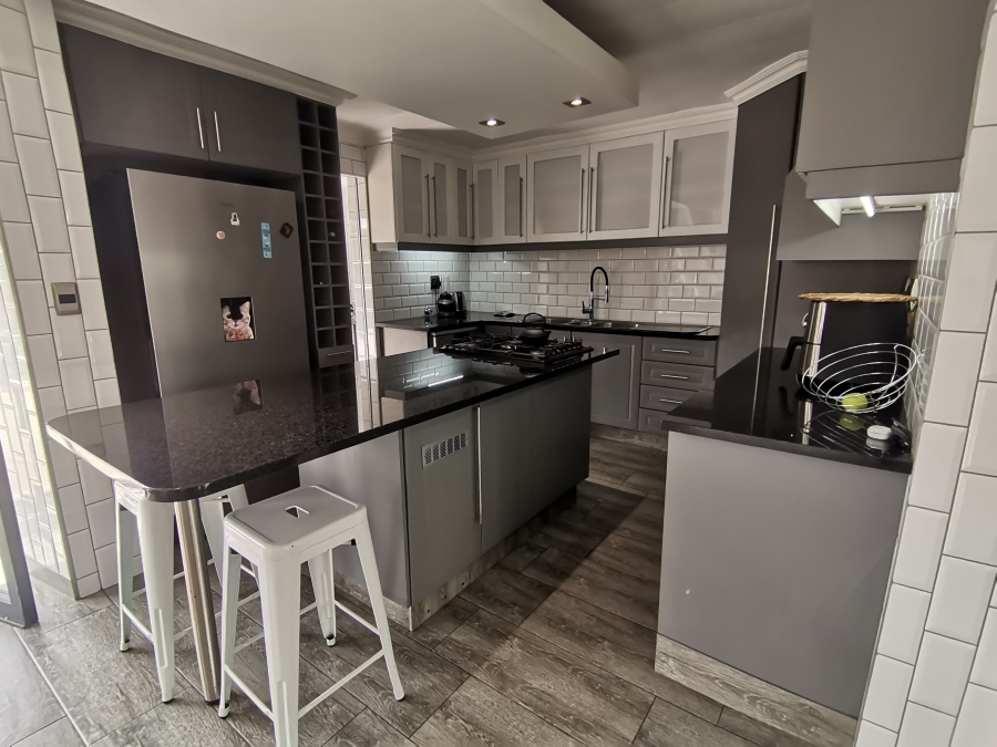 2 Bedroom Property for Sale in Bassonia Gauteng