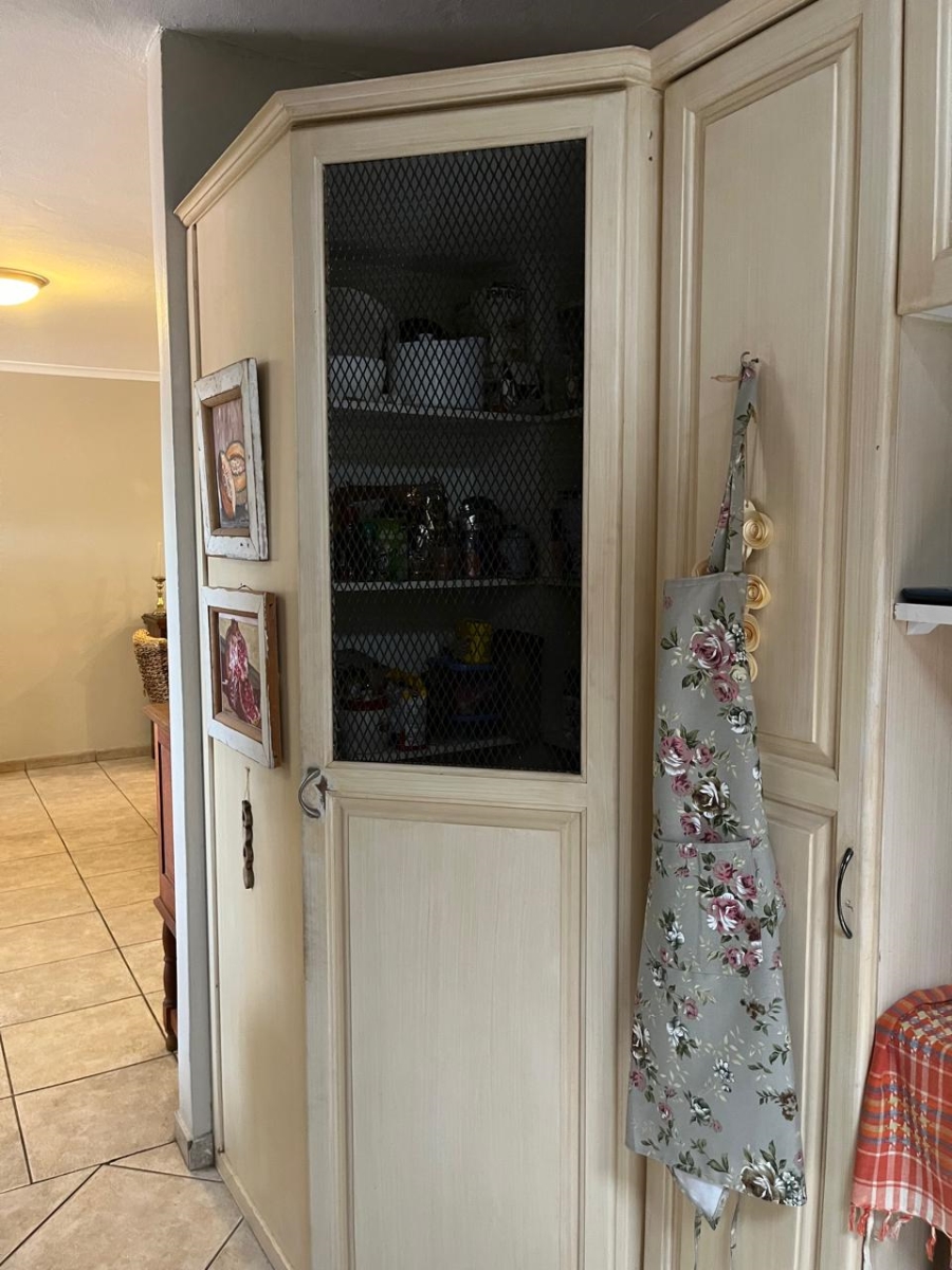 2 Bedroom Property for Sale in Faerie Glen Gauteng