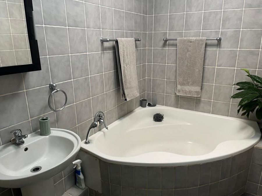 2 Bedroom Property for Sale in Faerie Glen Gauteng