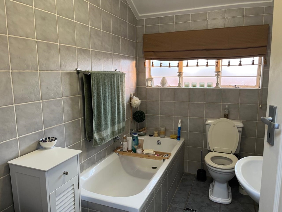 2 Bedroom Property for Sale in Faerie Glen Gauteng