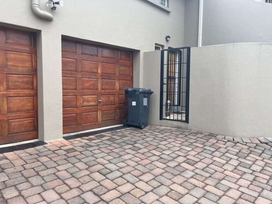 2 Bedroom Property for Sale in Faerie Glen Gauteng