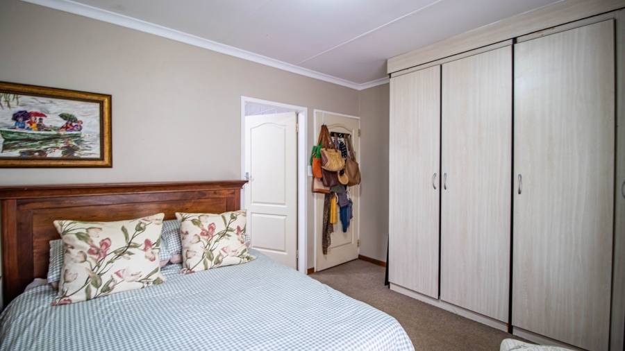 2 Bedroom Property for Sale in Faerie Glen Gauteng