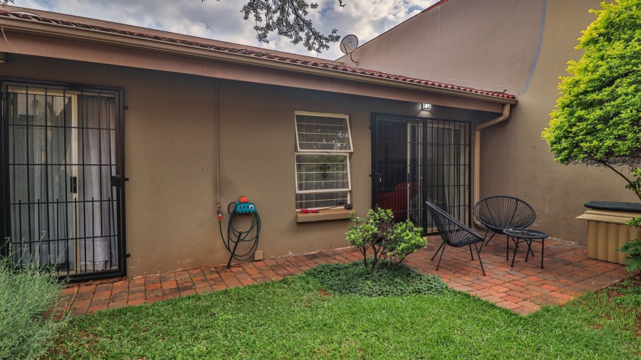 2 Bedroom Property for Sale in Faerie Glen Gauteng