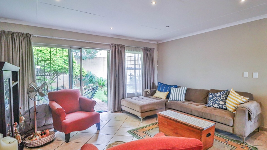 2 Bedroom Property for Sale in Faerie Glen Gauteng
