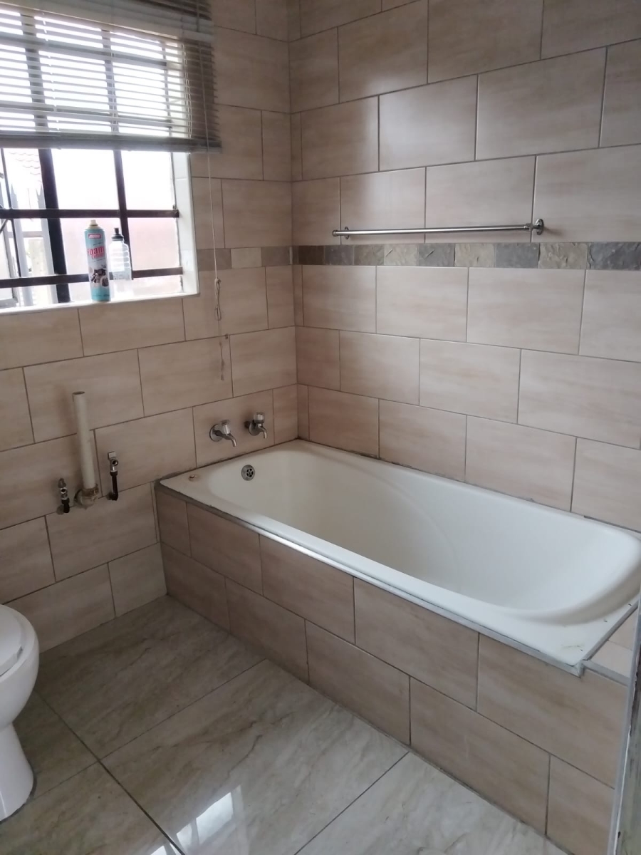 To Let 3 Bedroom Property for Rent in Birchleigh North Gauteng