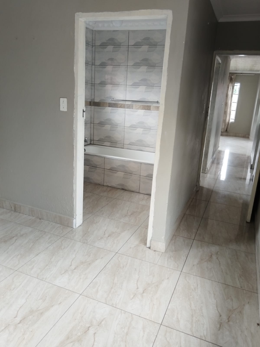 To Let 3 Bedroom Property for Rent in Birchleigh North Gauteng