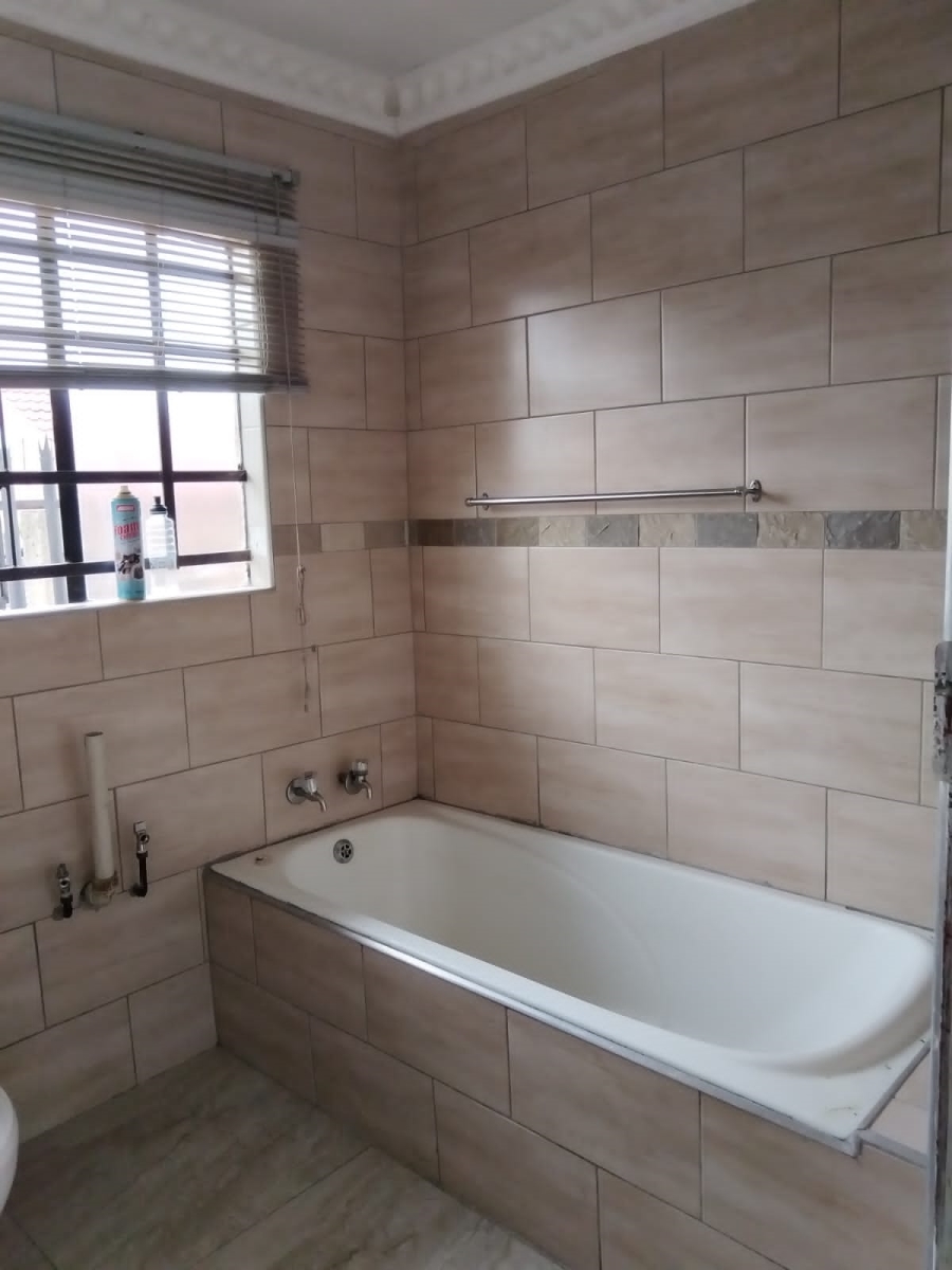 To Let 3 Bedroom Property for Rent in Birchleigh North Gauteng