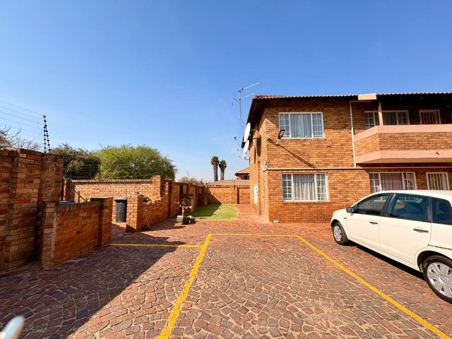 To Let 2 Bedroom Property for Rent in Kenleaf Gauteng