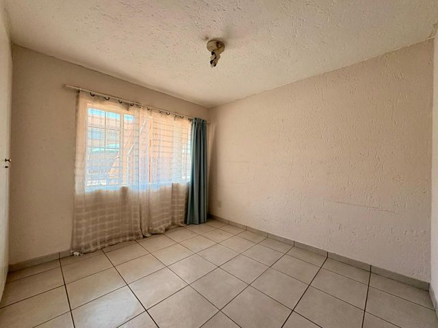 To Let 2 Bedroom Property for Rent in Kenleaf Gauteng