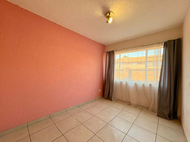 To Let 2 Bedroom Property for Rent in Kenleaf Gauteng