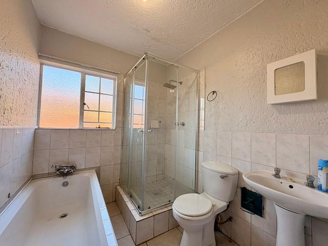To Let 2 Bedroom Property for Rent in Kenleaf Gauteng