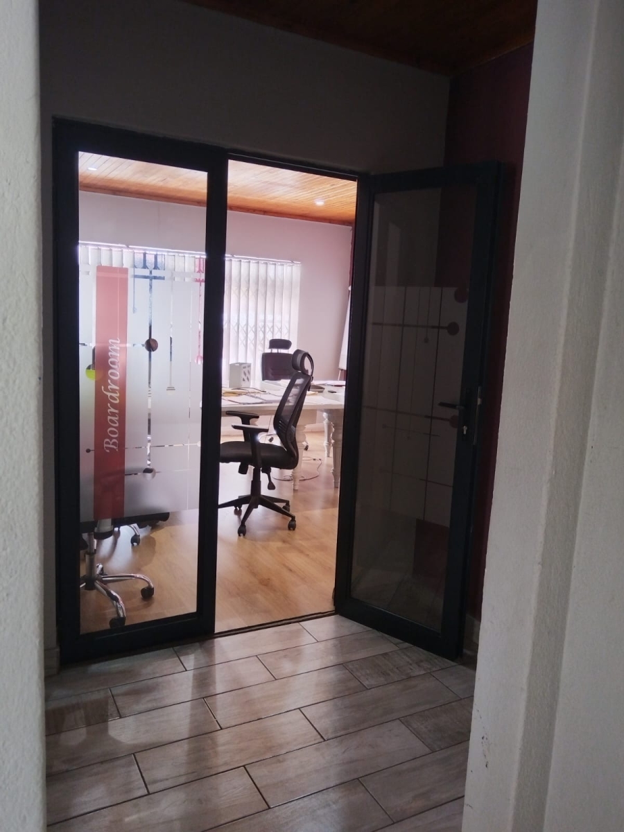 5 Bedroom Property for Sale in Birchleigh North Gauteng