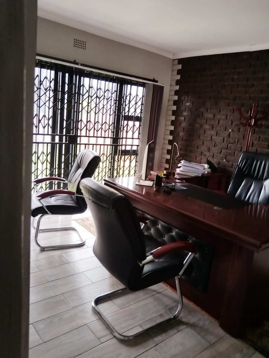 5 Bedroom Property for Sale in Birchleigh North Gauteng