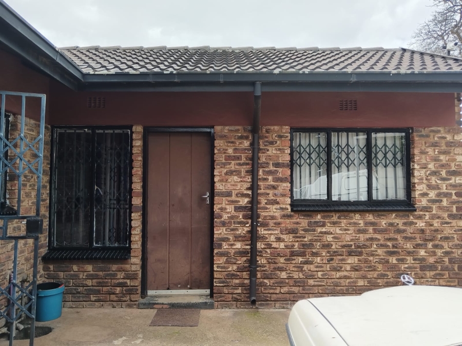 5 Bedroom Property for Sale in Birchleigh North Gauteng