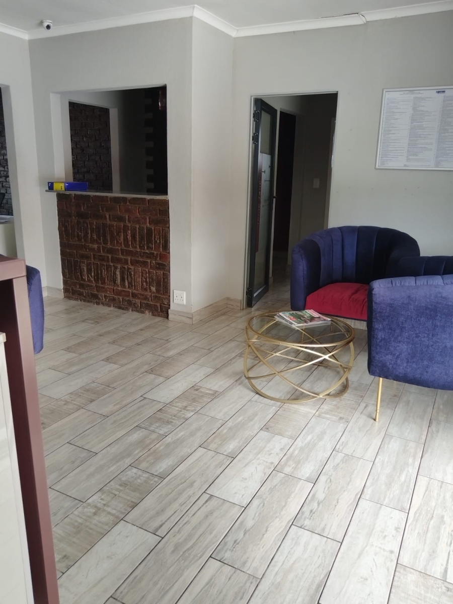 5 Bedroom Property for Sale in Birchleigh North Gauteng