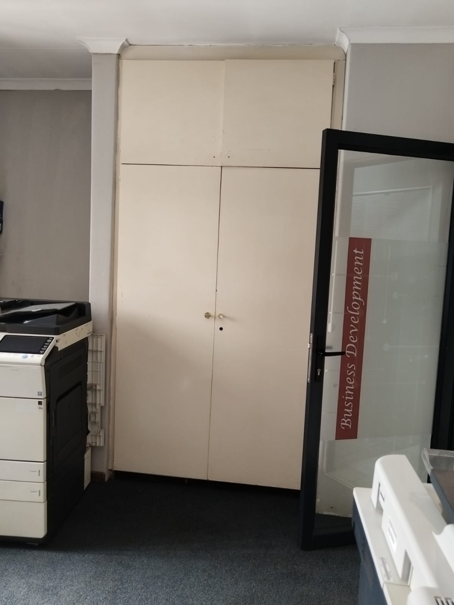 5 Bedroom Property for Sale in Birchleigh North Gauteng