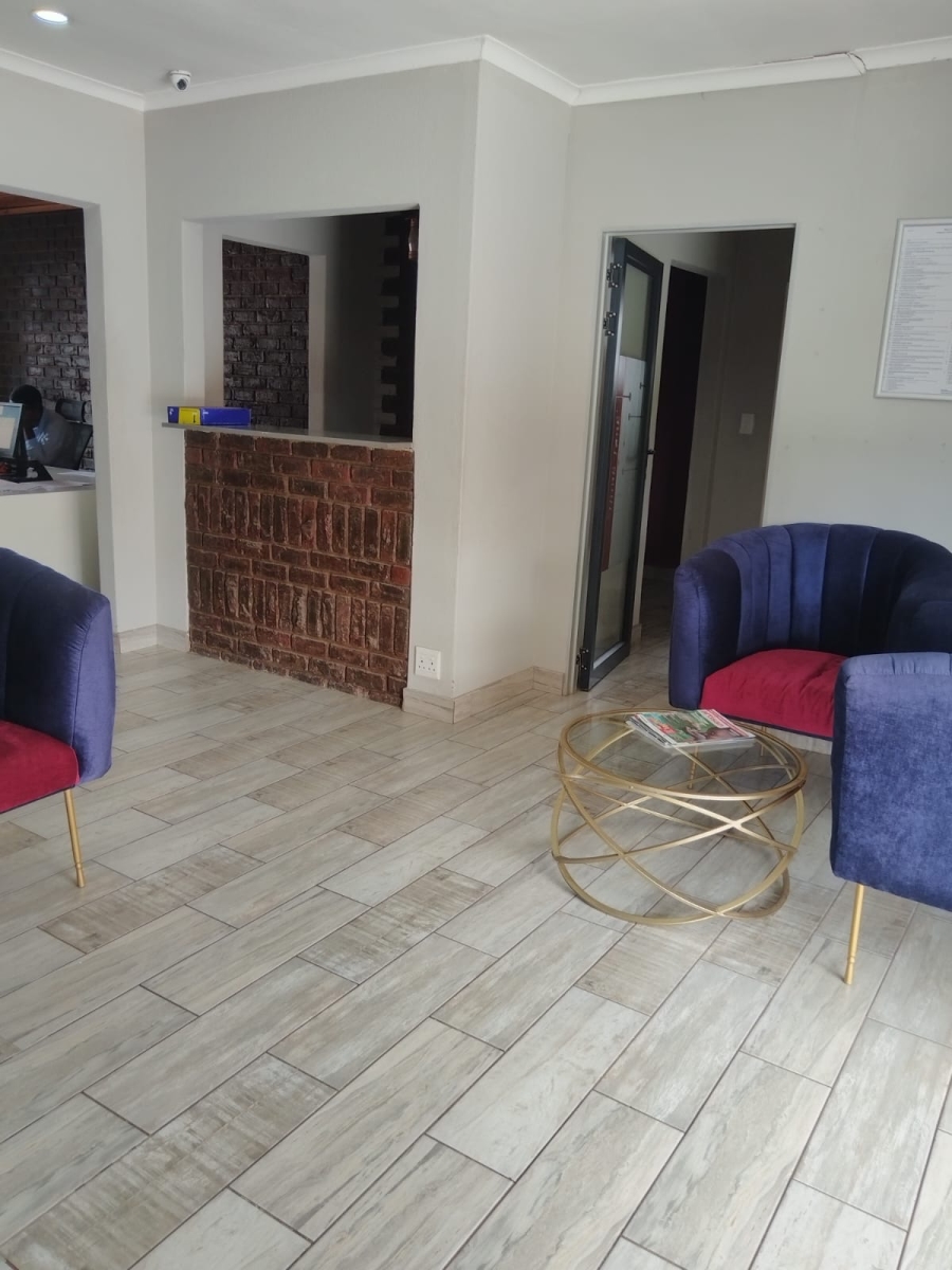 5 Bedroom Property for Sale in Birchleigh North Gauteng