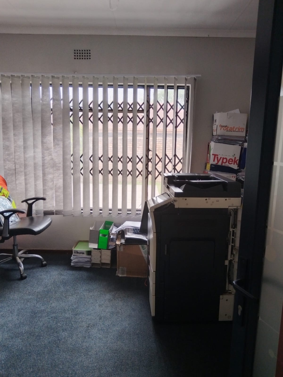 5 Bedroom Property for Sale in Birchleigh North Gauteng