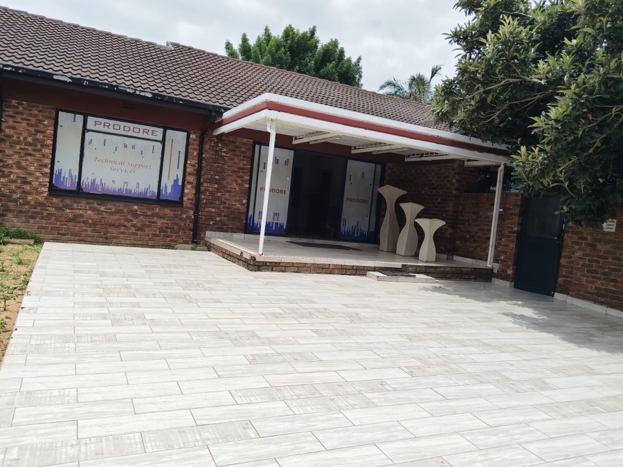 5 Bedroom Property for Sale in Birchleigh North Gauteng