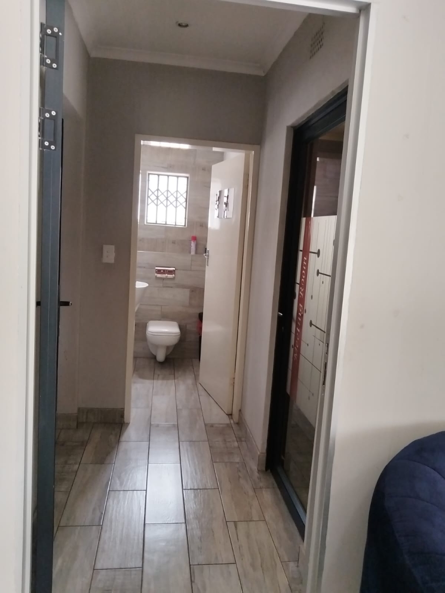 5 Bedroom Property for Sale in Birchleigh North Gauteng
