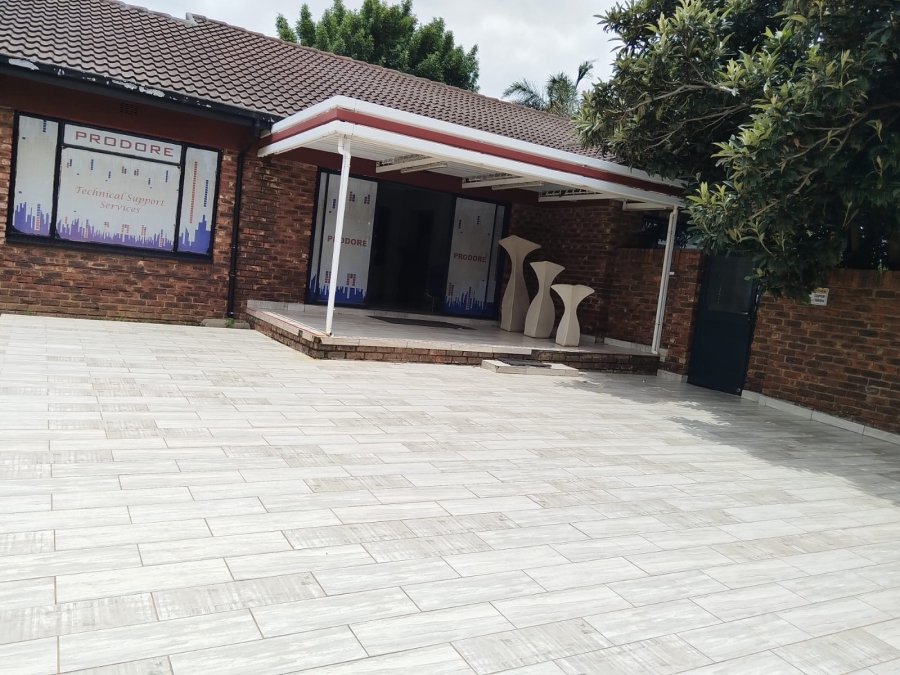 5 Bedroom Property for Sale in Birchleigh North Gauteng
