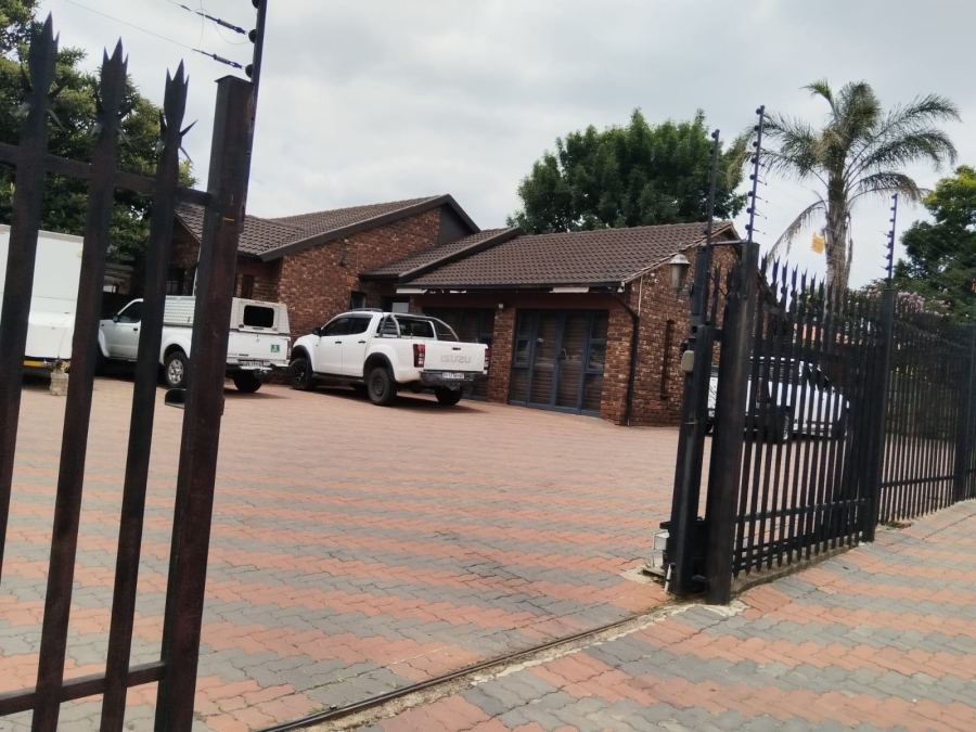5 Bedroom Property for Sale in Birchleigh North Gauteng