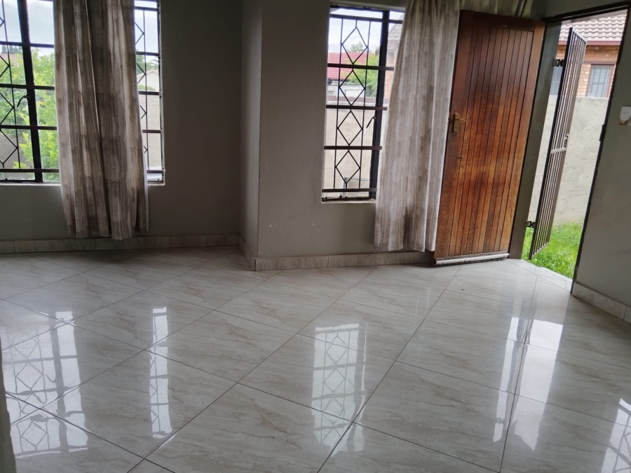 5 Bedroom Property for Sale in Birchleigh North Gauteng