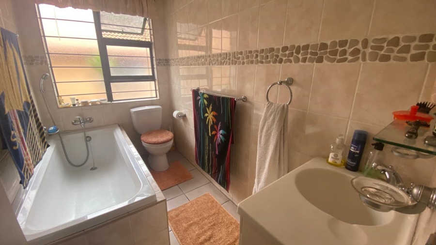 3 Bedroom Property for Sale in New Redruth Gauteng