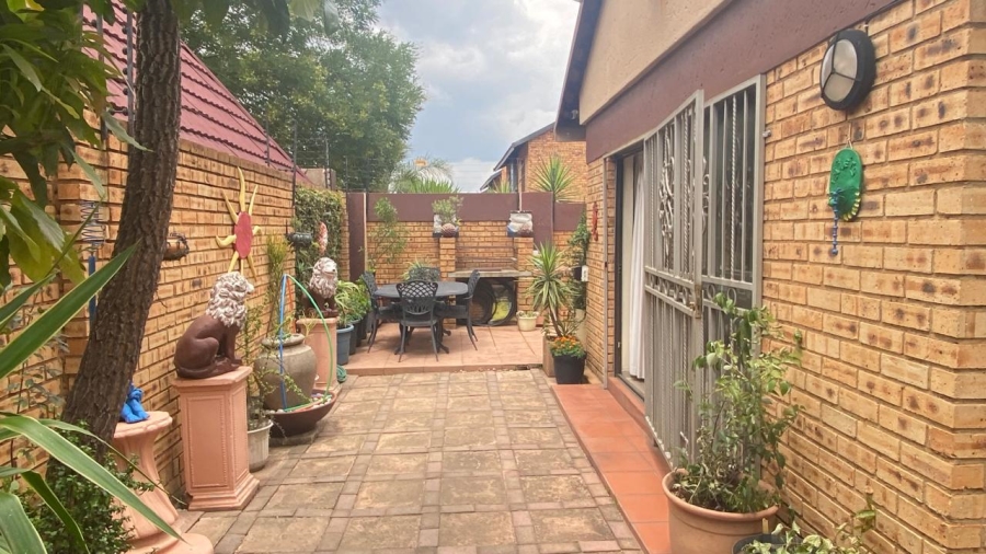 3 Bedroom Property for Sale in New Redruth Gauteng