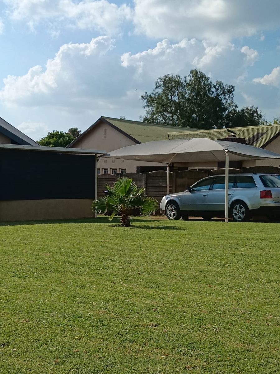 4 Bedroom Property for Sale in Vanderbijlpark Cw 6 Gauteng