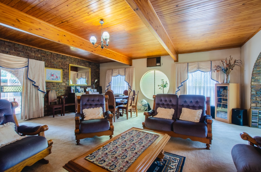 3 Bedroom Property for Sale in Les Marais Gauteng