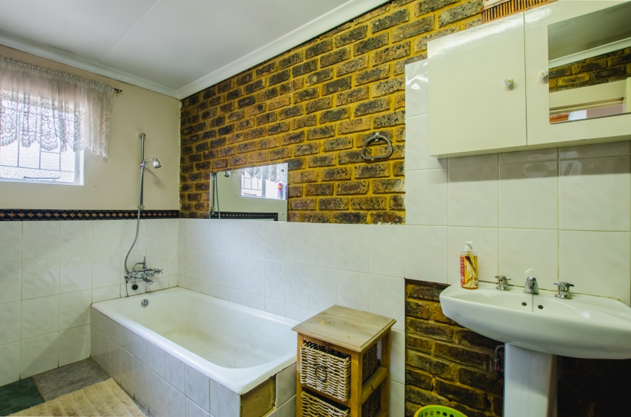 3 Bedroom Property for Sale in Les Marais Gauteng