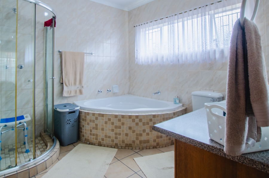 3 Bedroom Property for Sale in Les Marais Gauteng